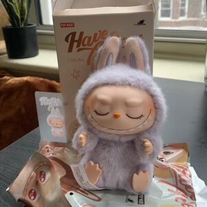 Labubu Have A Seat: Zizi